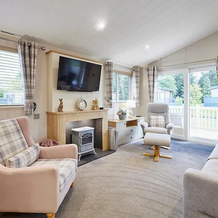 Kinship With Hot Tub بيت خشبي يورك