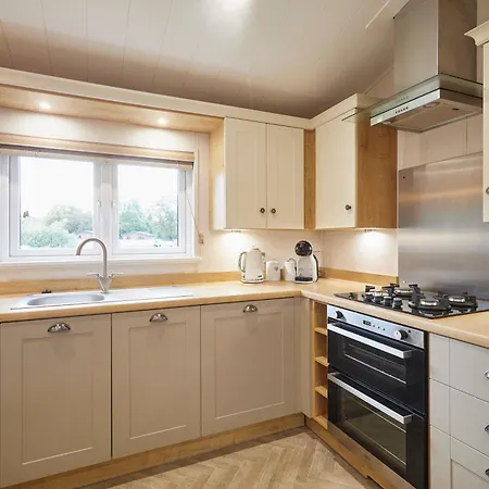 Kinship With Hot Tub بيت خشبي