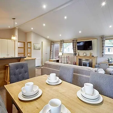 Lodge Kinship With Hot Tub York