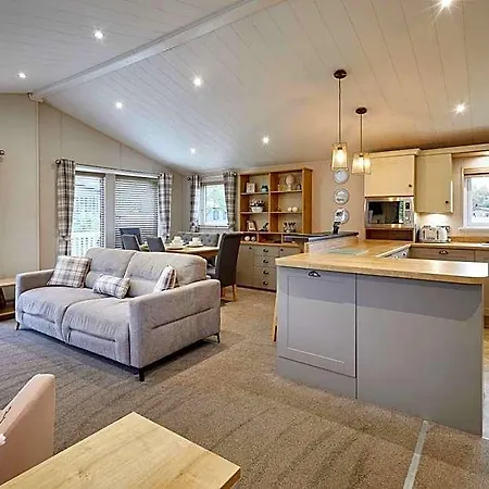 Kinship With Hot Tub Lodge York