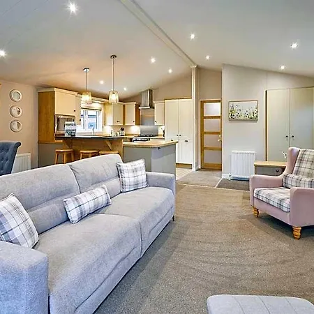 Lodge Kinship With Hot Tub York