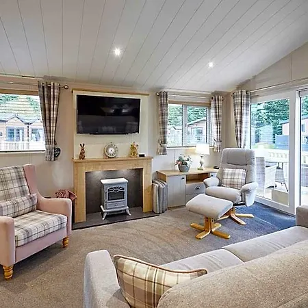 Lodge Kinship With Hot Tub York