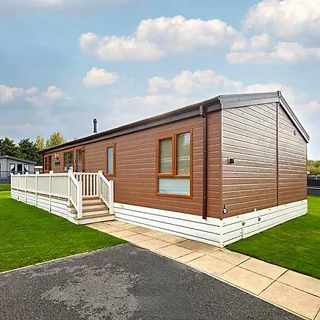 Lodge Kinship With Hot Tub York