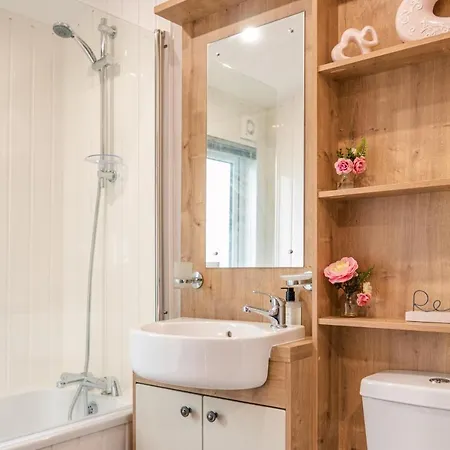Kinship With Hot Tub Lodge *