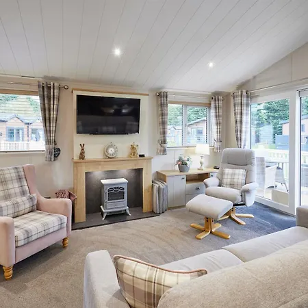 Kinship With Hot Tub Lodge York