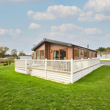 Lodge Kinship With Hot Tub York