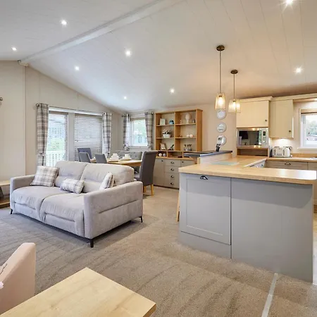 Lodge Kinship With Hot Tub