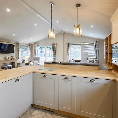 Kinship With Hot Tub Lodge *