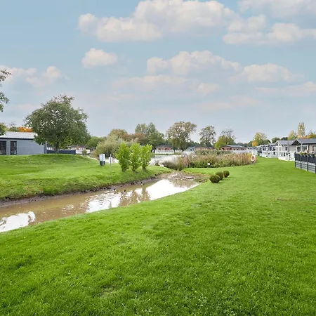Lodge Kinship With Hot Tub