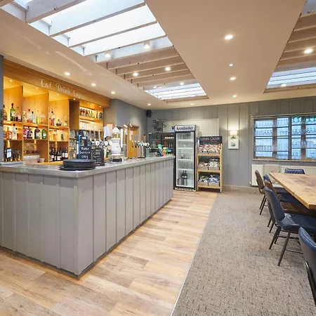 Kinship With Hot Tub Lodge